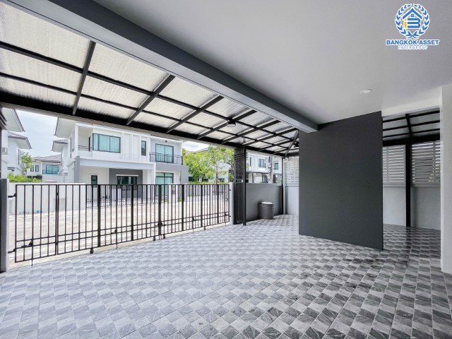 *****บ้านเดี่ยวมือสองกรุงเทพฯ ม.แกรนด์ บริทาเนีย วงแหวน-รามอินทรา #หลังมุม เนื้อที่กว้างขวางสุดถึง 64.6 ตร.ว. ฟังก์ชัน 4 ห้องนอน 5 ห้องน้ำ 2 ที่จอดรถ บ้านใหม่พร้อมอยู่ ไม่เคยเข้า บนทำเลเดินทางสะดวก ติดถนนกาจนาภิเษก ใกล้รถไฟฟ้าสายสีเขียว "สถานีคูคต" และทางด่วน